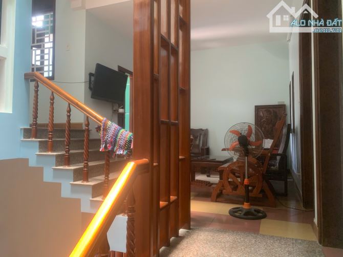 CHÍNH CHỦ CẦN BÁN GẤP CĂN NHÀ 3 TẦNG TÂM HUYẾT, 137M2,5PN,3WC, 57TR/M2 - 13
