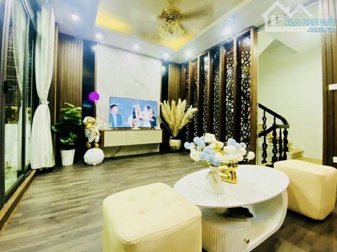 XUÂN THUỶ - DỊCH VỌNG HẬU lô góc-2 ôto đỗ cửa *dt 35m2* 6 tầng *9x TỶ - 2