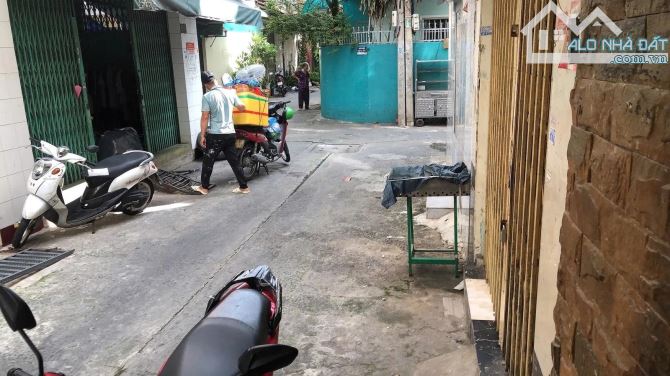 Nhà bán: đường cách MTT, Q 10. DTSD 60m2. Giá 10,5 tỷ - 2