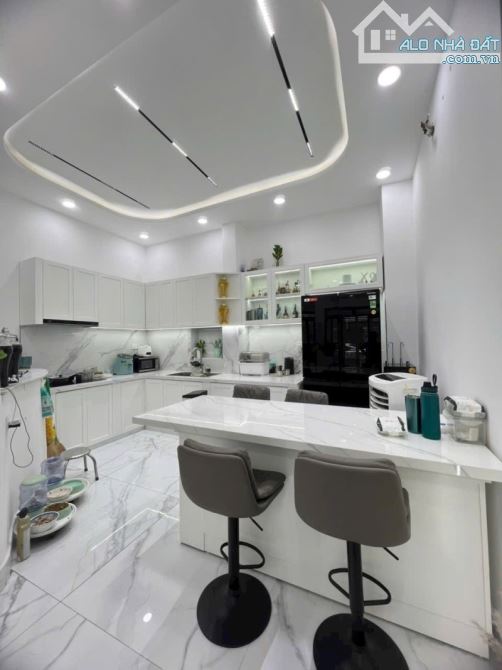 Bán nhà 1 Trệt 1 Lầu và Sân Thượng, SHR đường nhựa 10m thông tứ tung,gần Bcons - 2
