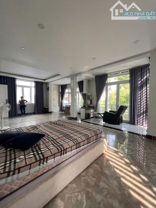 Giảm 3 tỷ Bán Biệt Thự MT ngay Trục Trương Văn Bang - 16x18m Hầm 3 tầng giá còn 52 tỷ. - 2