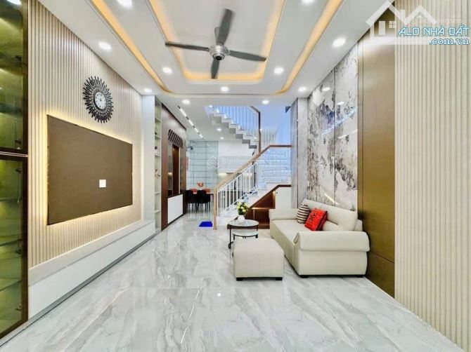 Chủ cần vốn làm ăn cần bán nhà ngay Trần Phú, P4,Quận5-Giá:5tỷ060/63m2(4,5x14)-2 lầu,3PN - 2