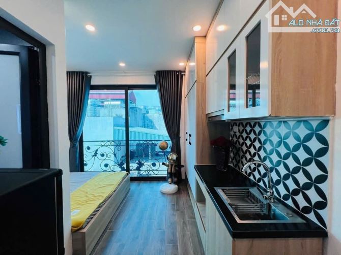 16.9 tỷ. Căn hộ dịch vụ Đường Láng. 63m2 6 tầng 13 phòng 80 triệu tháng - 2