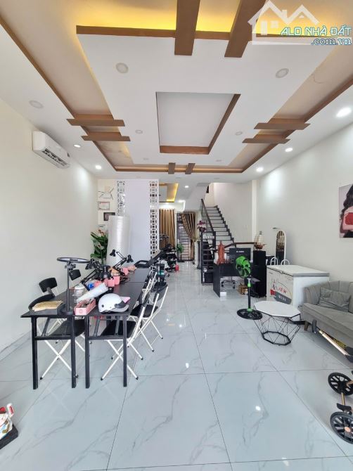 8Tỷ TL🔥Bán nhà 1 trệt 3 lầu Hoàn Công, Mặt Tiền đường ĐT743A, p.Bình An, Tp.Dĩ An - 2