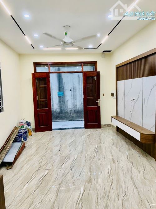 Bán nhà Lĩnh Nam, 5 tầng, Thang máy, 7.75 tỷ, 35m2, ngõ nông, ô tô đỗ cửa - 2