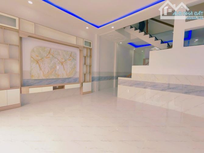 BÁN NHÀ 1 TRỆT, 1 LẦU GẦN NGÃ 3 MỸ HẠNH 5x20m XÃ MỸ HẠNH BẮC, ĐỨC HÒA , LONG AN GIÁ 2.4 TỶ - 2