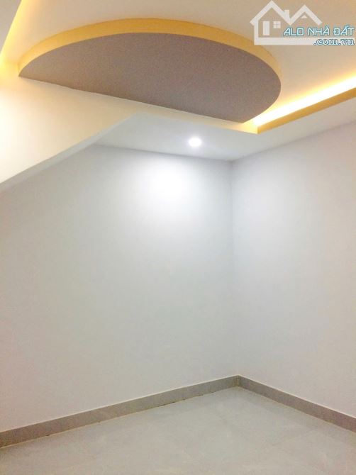 Nhà MT đường Bãi Sậy, gần ngay Xô Viết và công viên Thanh Niên, view cây xanh - 2