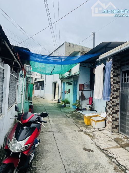 Bán Đất (Ngang 5,5M x 25M), gần Uỷ Ban Phường Thống Nhất, kế bên Trường Cao Đẳng Nghề ĐN - 2