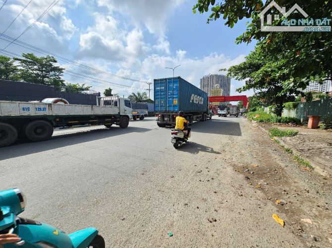 Đất mặt tiền ngay cổng kcn Sóng Thần, phường An Bình, TP Dĩ An. 15 tỷ - 2