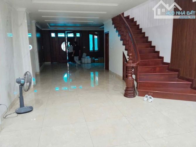 Cho thuê nhà Nguyễn Khuyến Hà Đông 127m x 5 tầng thông sàn 28tr - 2