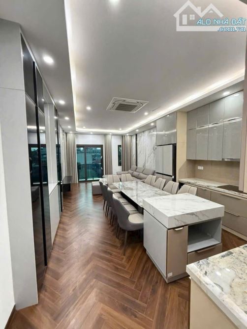 Hạ chào Siêu phẩm Nguyễn Văn Cừ 80,6 tầng,thang máy,gara,full NThat ,ngõ thông,giá 19 tỷ - 2
