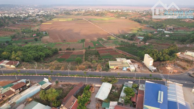 Cần bán đất mặt tiền đường Nguyễn Chí Thanh, view ruộng cực đẹp. - 2