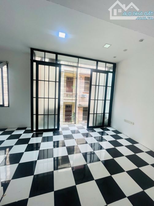 Bán căn tập thể Chùa Bộc ngõ oto 3 ngủ - 110m2 ở được ngay - 2