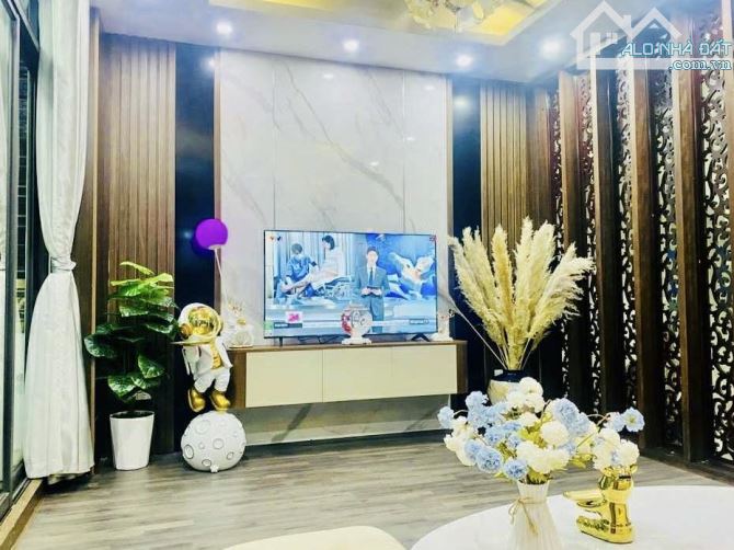 XUÂN THUỶ - DỊCH VỌNG HẬU lô góc-2 ôto đỗ cửa *dt 35m2* 6 tầng *9x TỶ - 3