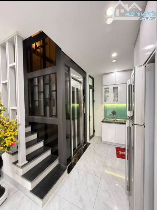 ❤️❤️ CHỈ HƠN 8 TỶ - 45M NHÀ ĐẸP THẠCH BÀN 4- 6T, MỚI LUNG LINH - THANG MÁY - GẦN PHỐ , Ô T - 3