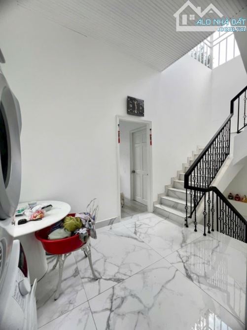 Bán nhà 1 Trệt 1 Lầu và Sân Thượng, SHR đường nhựa 10m thông tứ tung,gần Bcons - 3