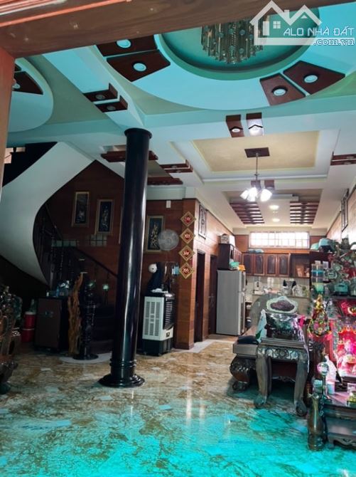 BIỆT THỰ SÂN VƯỜN NỘI THẤT TOÀN GỖ QUÝ NGAY CV PHẦN MỀM QUANG TRUNG QUẬN 12- DT 505m2 - 3