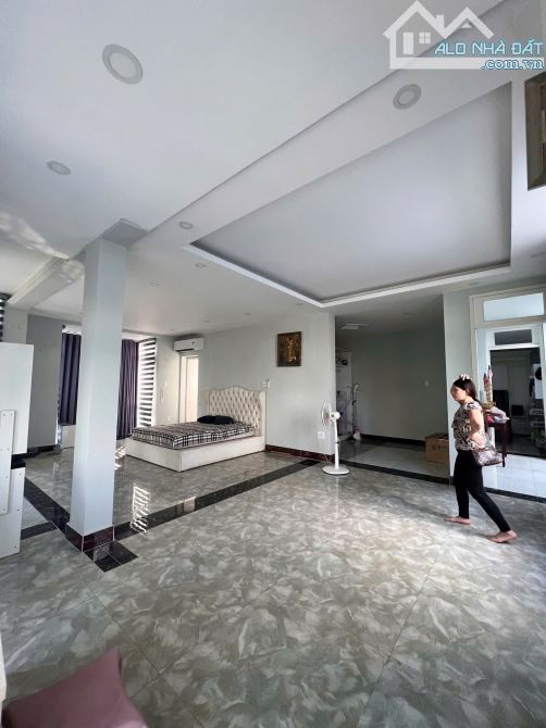 Giảm 3 tỷ Bán Biệt Thự MT ngay Trục Trương Văn Bang - 16x18m Hầm 3 tầng giá còn 52 tỷ. - 3