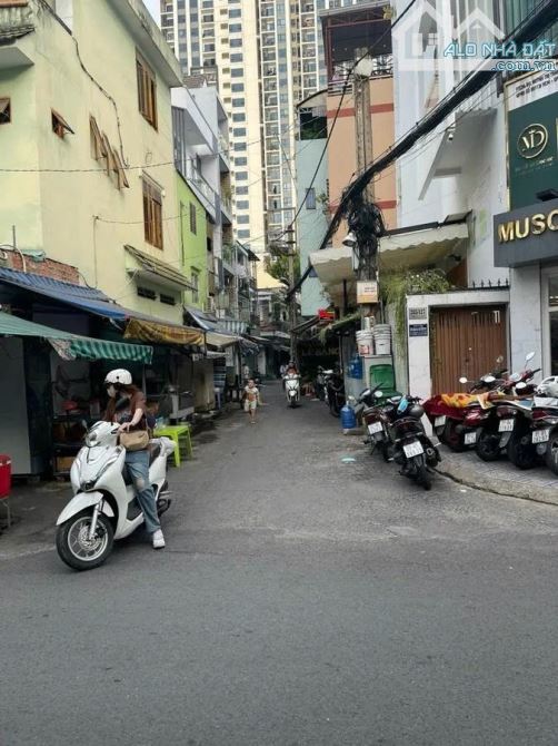 Nhà bán: đường Thành Thái. Q 10. DTSD 60 m2. 2 tầng. Giá 9,8 tỷ - 3