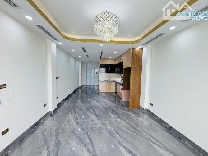 Bán nhà ngọc lâm 53m2 xây 7 tầng thang máy , gara ô tô , kinh doanh , trước nhà ô tô tránh - 12
