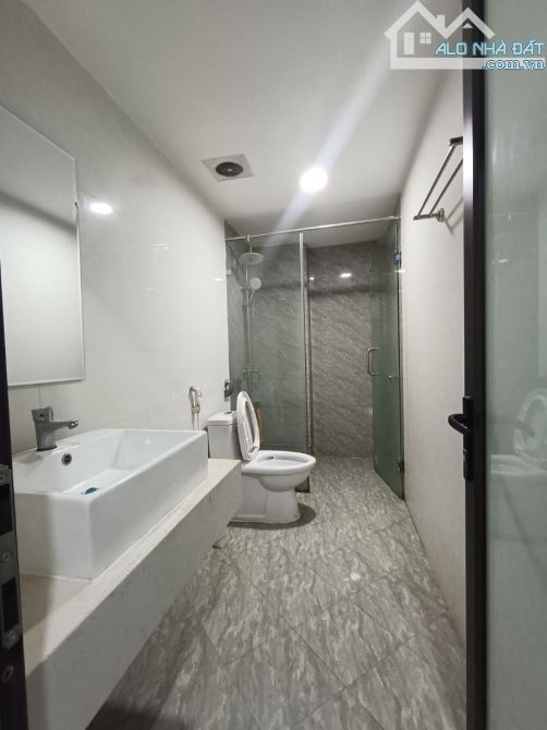 Tôn Đức Thắng - Nhà dân mới đẹp, ở luôn - 54m*5T - 13 Tỷ - Giá tốt - 3