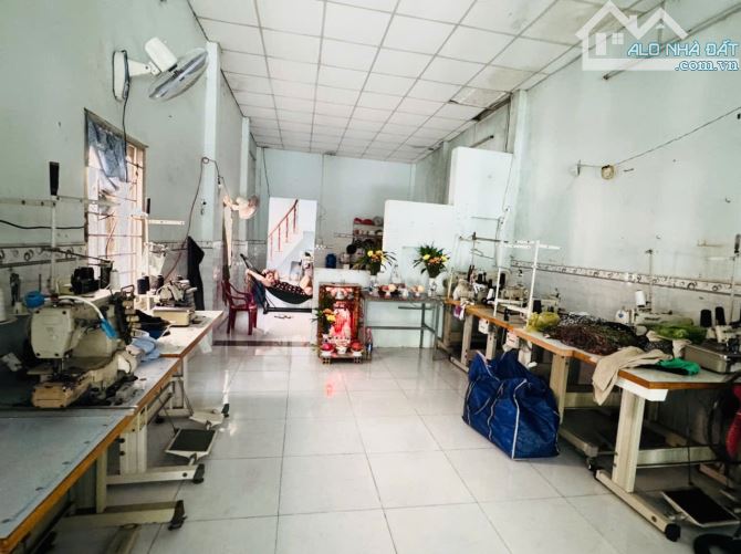 Bán nhà 2 tầng ngang hẻm  rộng thoáng thông 91m2 Tân Thới nhì HM chỉ 2.x tỷ - 3