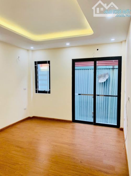Bán nhà Lĩnh Nam, 5 tầng, Thang máy, 7.75 tỷ, 35m2, ngõ nông, ô tô đỗ cửa - 3