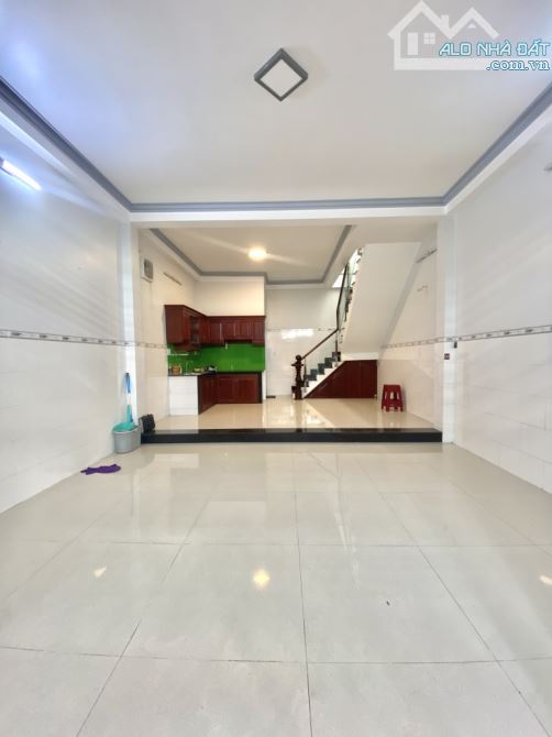 NHÀ ĐẸP 2 TẦNG 55M2(5.5X10)-TỈNH LỘ 10-GẦN BÀ HOM-GIÁ 4 TỶ - 3