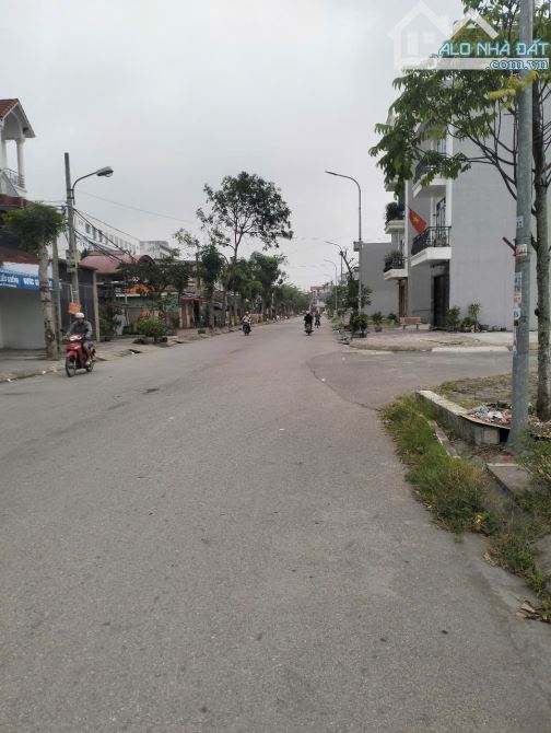 🏡 BÁN ĐẤT PHÂN LÔ ĐỐNG CHUỐI ngay trục đường 30m chỉ  3tỷ - 3