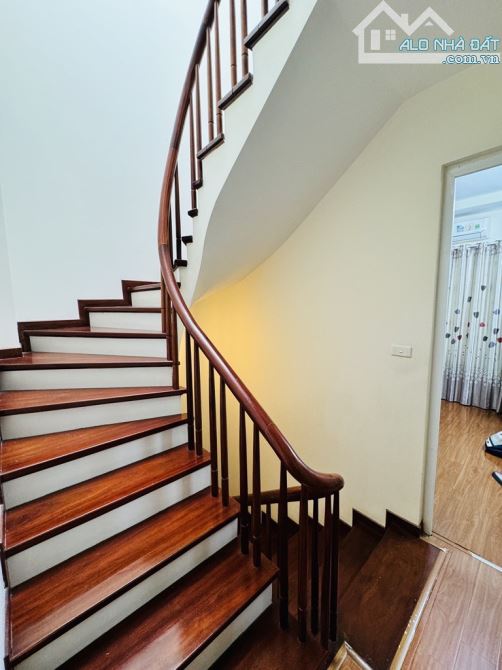 HOÀNG QUỐC VIỆT BÁN NHÀ HIẾM - ĐẸP GARA ÔTÔ - KINH DOANH - NGÕ THÔNG - 2 THOÁNG - FULL NỘI - 3