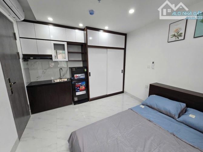 Bán toà CCMN Trần Thái Tông, 65m x 6T, 16PKK, lô góc 3 thoáng, ô tô đỗ cửa, dòng tiền 80tr - 3