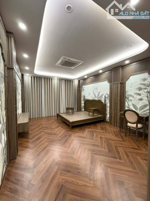 Hạ chào Siêu phẩm Nguyễn Văn Cừ 80,6 tầng,thang máy,gara,full NThat ,ngõ thông,giá 19 tỷ - 3