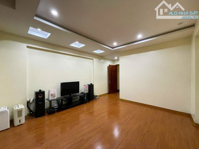 Bán nhà 4 tầng khu phân lô 193 Văn Cao - 3
