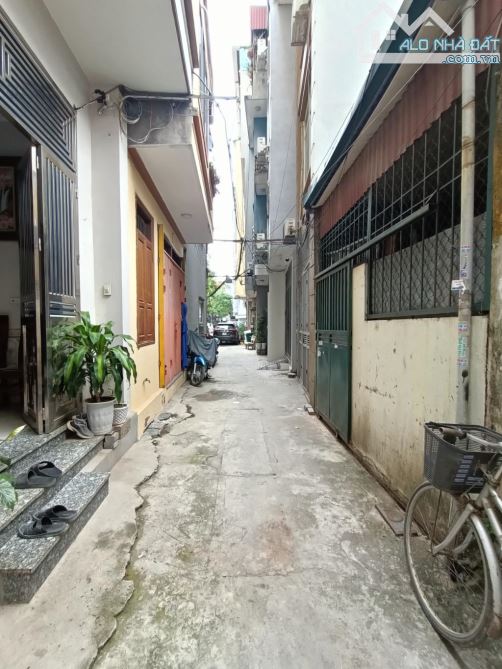 BÁN ĐẤT TẶNG NHÀ C4 - NGÕ Ô TÔ - TRUNG TÂM CẦU DIỄN - 56M - NHỈNH 7 TỶ - ĐÔNG SINH VIÊN - 3