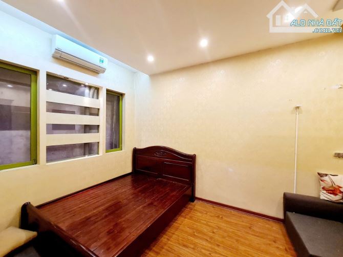 1 căn duy nhất ngõ 28 Nguyên Hồng ôtô tránh nhau vỉa hè rộng kinh doanh đỉnh 6T 60m2 33 tỷ - 4