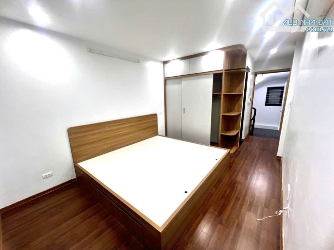 CHỈ 6 T.Ỷ CÓ NHÀ 5 TẦNG TẠI TT LONG BIÊN - HÀNG XÓM AEON MALL - Ô TÔ TRÁNH 30M - 4