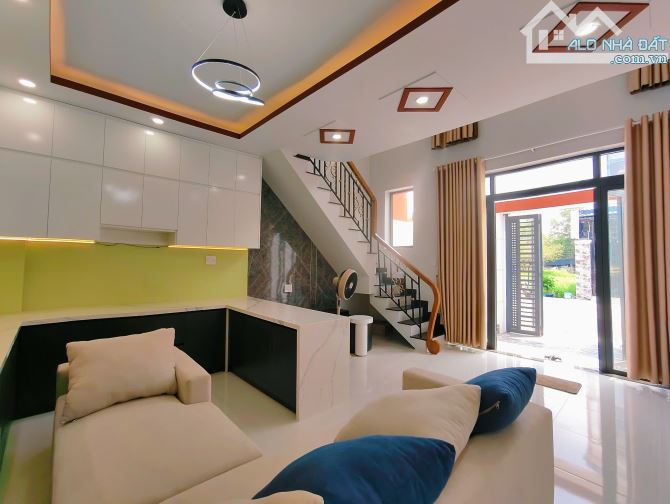 Nhà TK hiện đại, Đường 8m 3PN. Khu Phú Sinh. Gần Hóc Môn SG. - 4