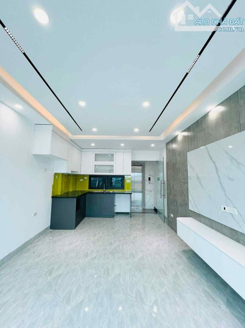 Ô TÔ TRÁNH, VỈA HÈ, GẦN HOÀN KIẾM, 6 TẦNG THANG MÁY, GẦN 40M2 , LOANH QUANH 10 TỶ - 4