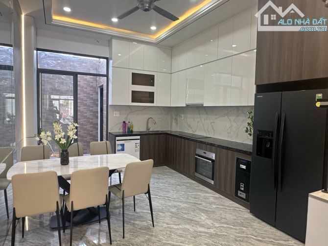 BÁN BIỆT THỰ MẶT TIỀN ĐƯỜNG SỐ - P TÂN QUY CẠNH LOTTE QUẬN 7-3TẦNG-NGANG 10-SHR- 29TỈ TL C - 4