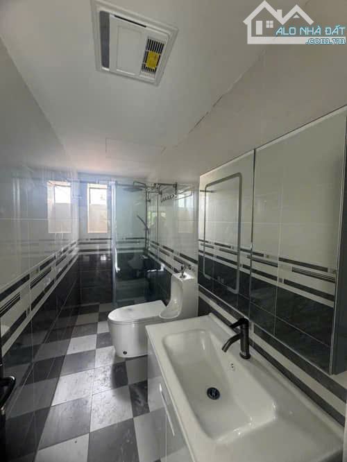 Hiếm phố DƯƠNG VĂN BÉ - HBT- thang máy- mới tinh, vị trí đẹp.20m ô tránh. 5T, 37m2- 8,5 tỷ - 4