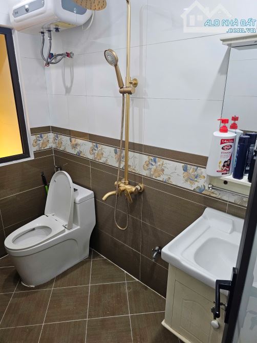 BÁN NHÀ PHỐ TRẠM LONG BIÊN LÔ GÓC 6 TỶ 35m, 5 TẦNG MT 4m, Ô Tô, KD, GIAO PHỐ TƯ ĐÌNH - 4