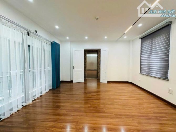 -	CHO THUÊ NHÀ NGÕ TRẦN DUY HƯNG- THANG MÁY- Ô TÔ VÀO NHÀ-DT 41M 6T-3PN-MỚI ĐẸP-CHỈ 30TR - 5