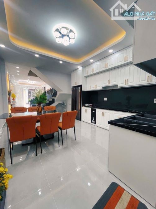 BÁN NHÀ MỚI 3 TẦNG ĐẸP FUL NỘI THẤT- Ô TÔ TRONG NHÀ-DƯƠNG CÁT LỢI TT NHÀ BÈ -7.2 TỈ TL - 4