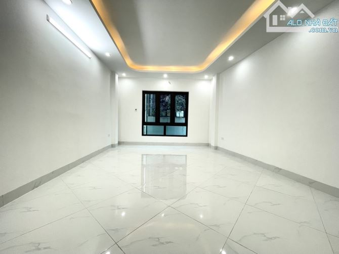 Nhà Lai Xá lô góc 36m2 5 tầng mặt tiền 4m dân xây ô tô đỗ cổng gần trường, chợ, KĐT 5 tỷ 2 - 5