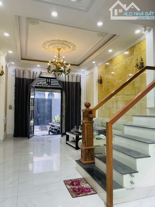 NHÀ LINH ĐÔNG, HẺM XE HƠI, NGAY CHUNG CƯ 4S, KHU PHÂN LÔ 4TẦNG, 52M2, NGANG 4.3M, CHỈ 6.8T - 6