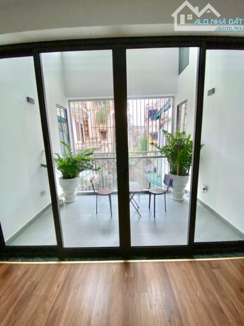 LÔ GÓC OTO TRÁNH HOÀNG CẦU,100M2 x 5 TẦNG,THANG MÁY NHẬP,TẬNG FULL NỘI THẤT CAO CẤP. - 6