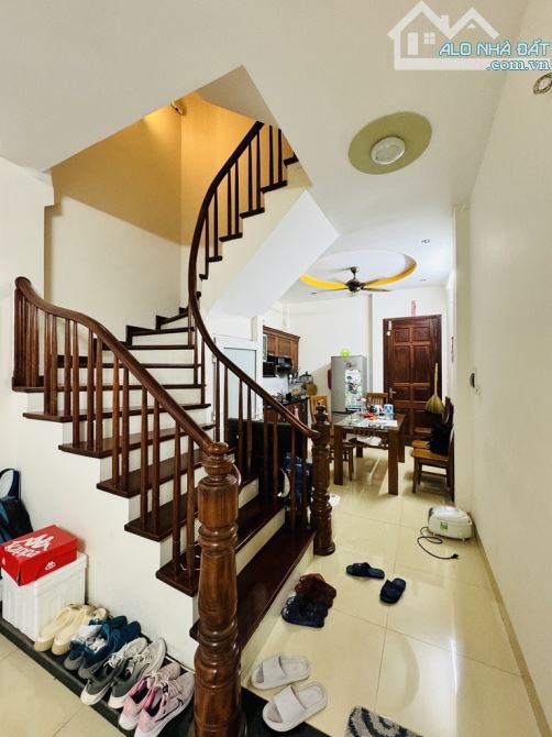 HOÀNG QUỐC VIỆT BÁN NHÀ HIẾM - ĐẸP GARA ÔTÔ - KINH DOANH - NGÕ THÔNG - 2 THOÁNG - FULL NỘI - 6