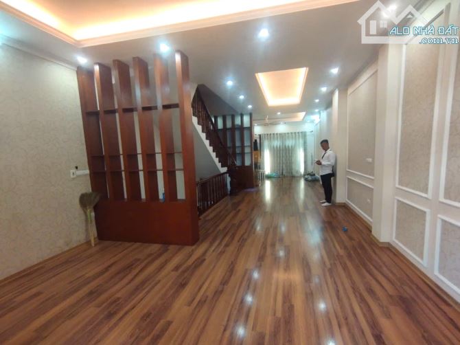 Cho thuê nhà Nguyễn Khuyến Hà Đông 127m x 5 tầng thông sàn 28tr - 6