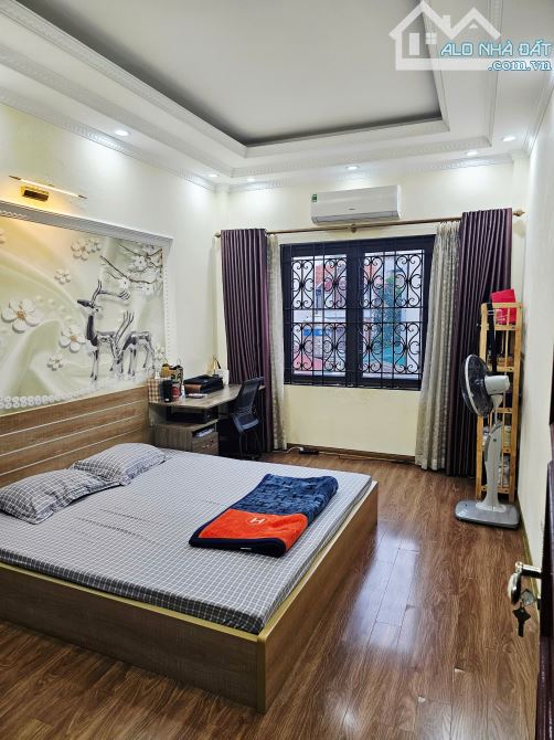 BÁN NHÀ PHỐ TRẠM LONG BIÊN LÔ GÓC 6 TỶ 35m, 5 TẦNG MT 4m, Ô Tô, KD, GIAO PHỐ TƯ ĐÌNH - 6