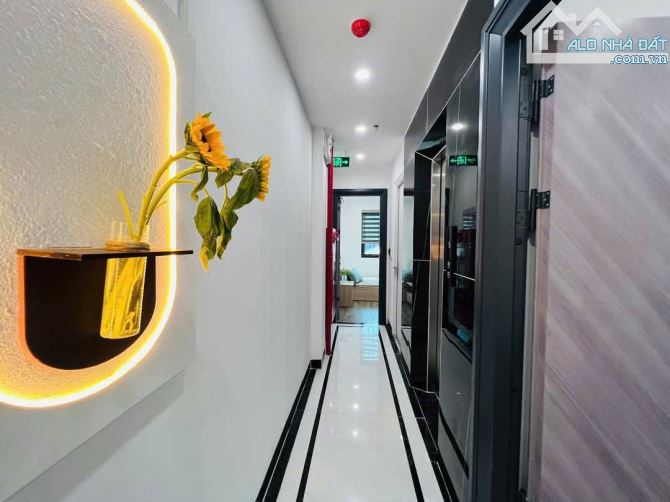 16.9 tỷ. Căn hộ dịch vụ Đường Láng. 63m2 6 tầng 13 phòng 80 triệu tháng - 7